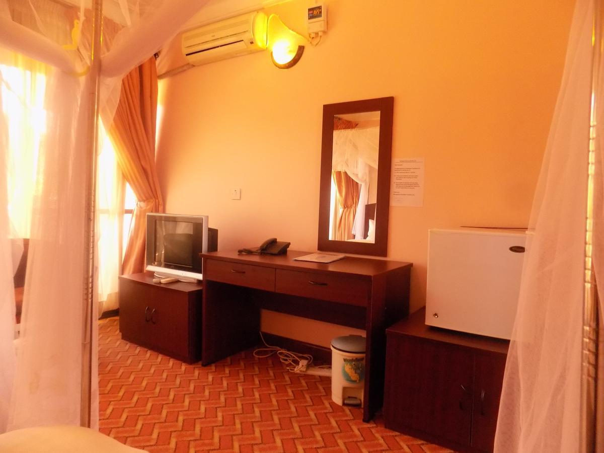 Entebbe Traveller'S Hotel Exterior foto