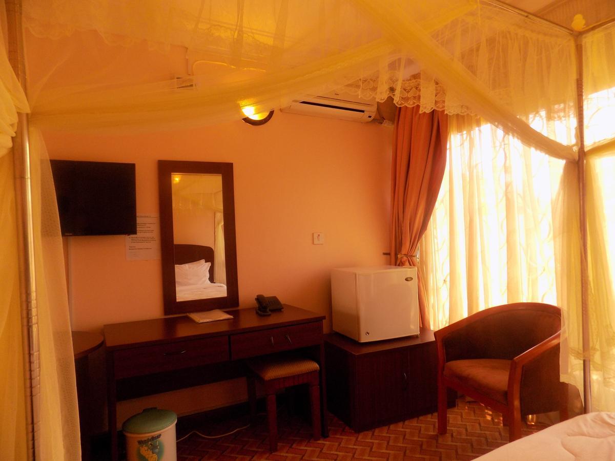 Entebbe Traveller'S Hotel Exterior foto