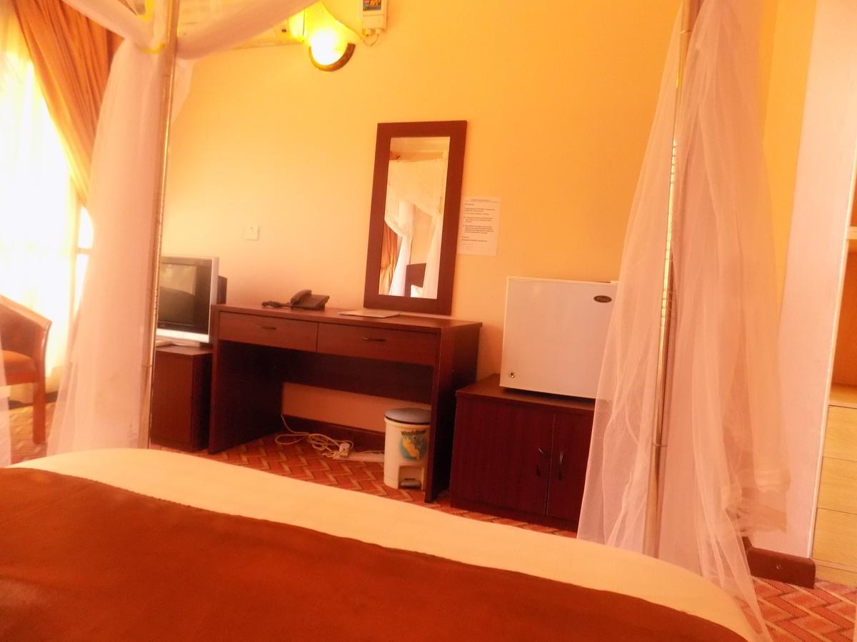 Entebbe Traveller'S Hotel Exterior foto