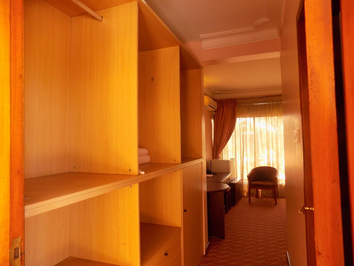 Entebbe Traveller'S Hotel Exterior foto