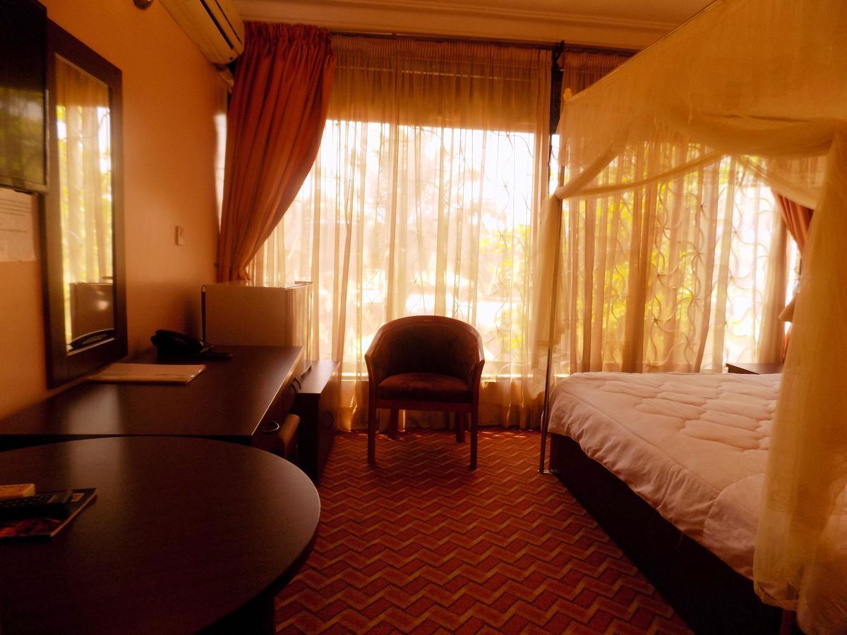 Entebbe Traveller'S Hotel Exterior foto